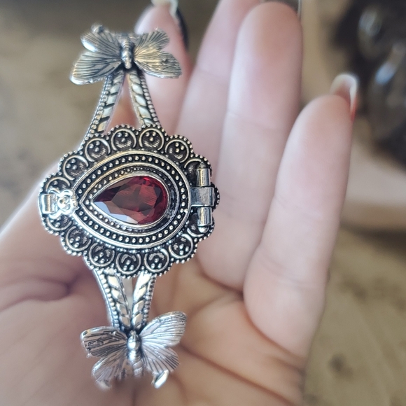 New Garnet 925 Silver Butterflies Poison Cuff Bracelet. - Picture 14 of 14